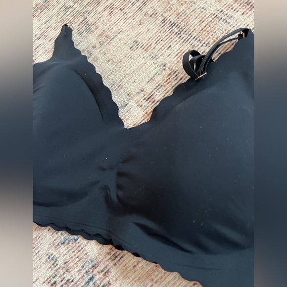 Black Scalloped Edge Bralette - Picture 2 of 3